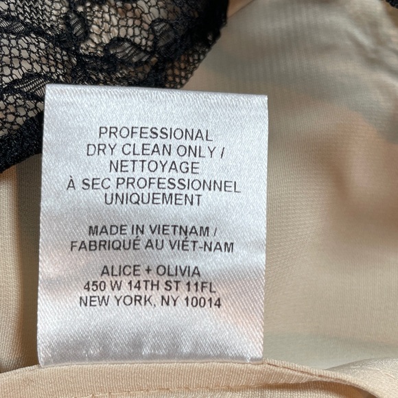 Alice + Olivia Suzy Off The Shoulder Black and Cream Lace Dress - Size Medium - Picture 7 of 13